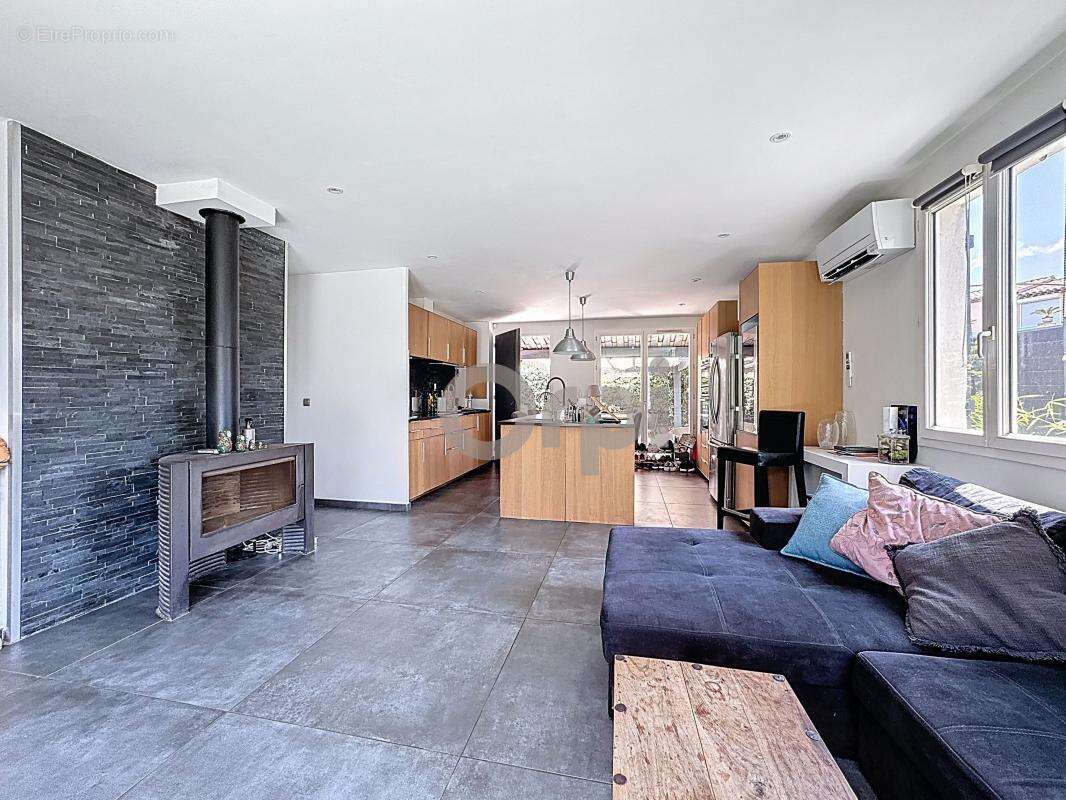 Maison à ROQUEBRUNE-SUR-ARGENS