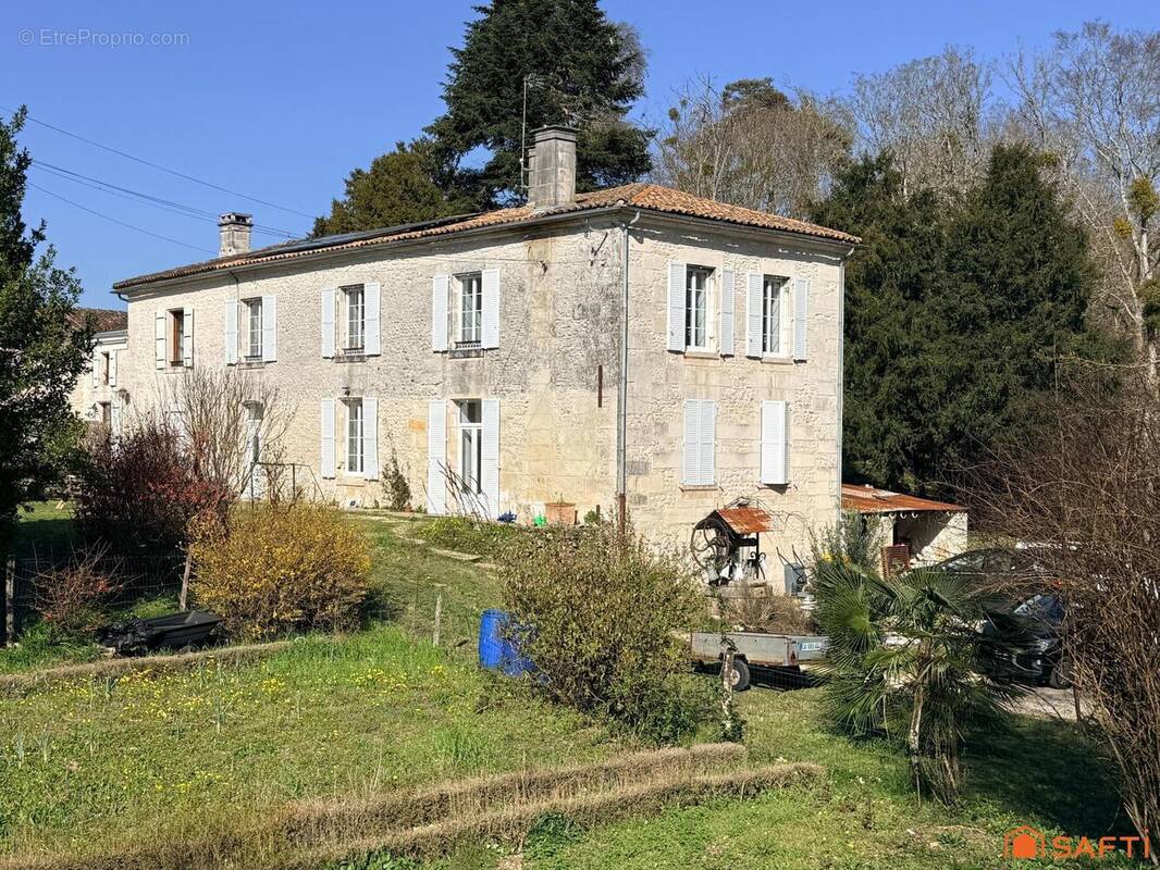 Photo 1 - Maison à CHANIERS