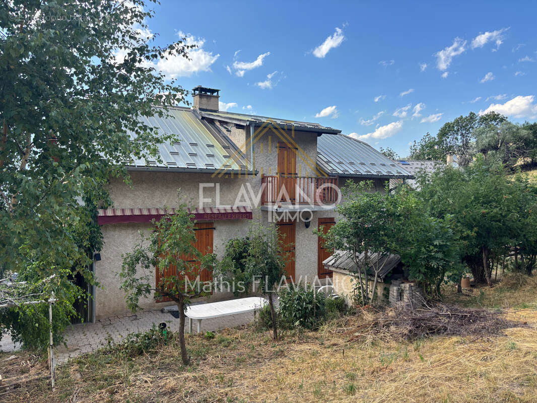 Maison à ENCHASTRAYES