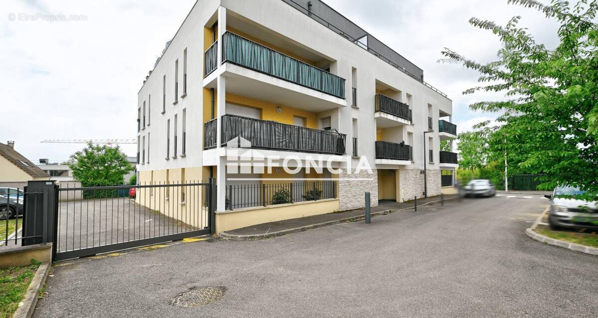 Appartement à CHANTELOUP-LES-VIGNES