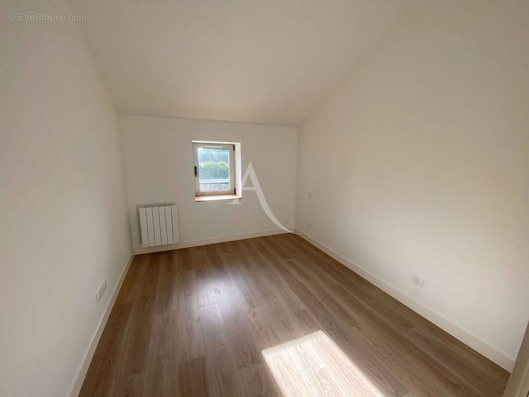 Maison à SAINT-LAURENT-DE-LA-PREE