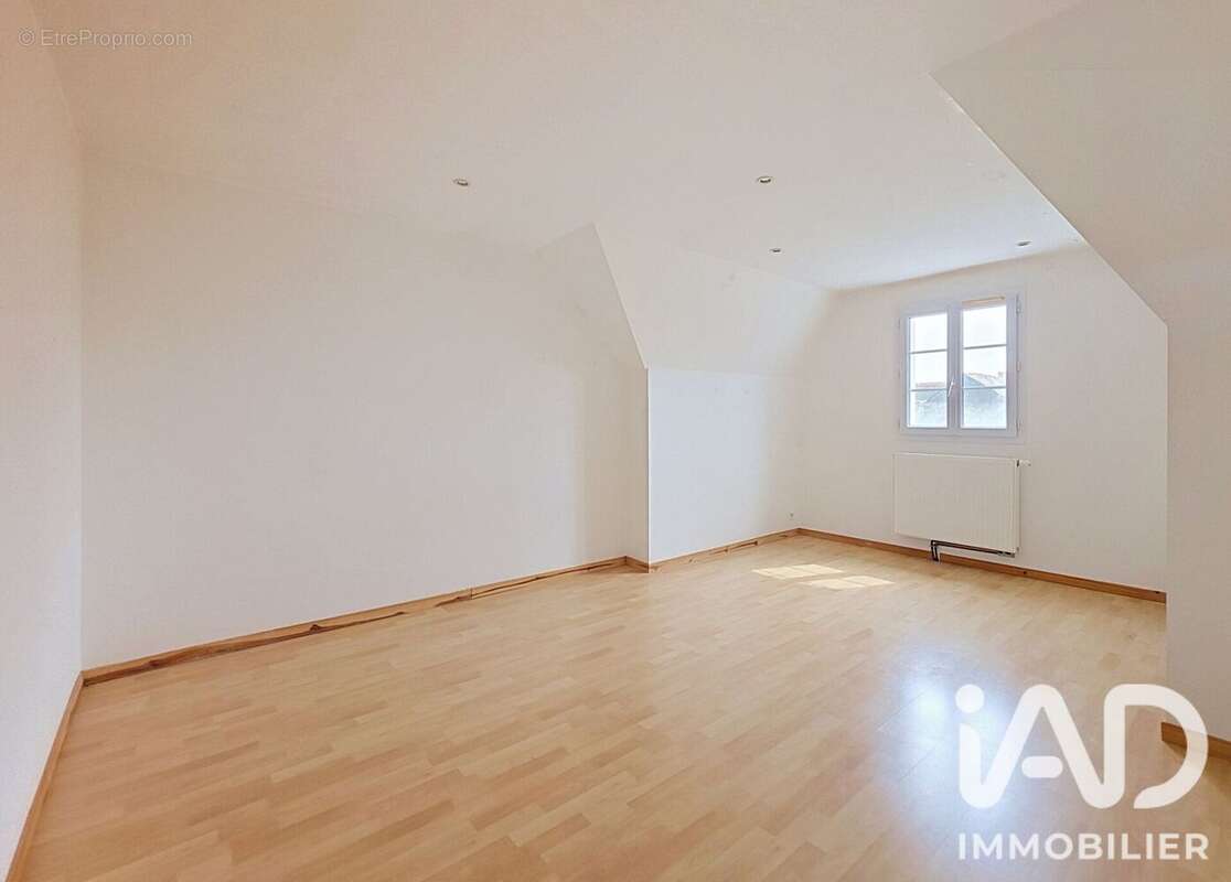 Maison 143 m² à Veigne  - photo 6
