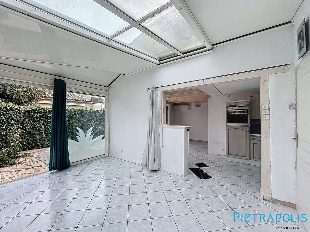 Maison à VIC-LA-GARDIOLE