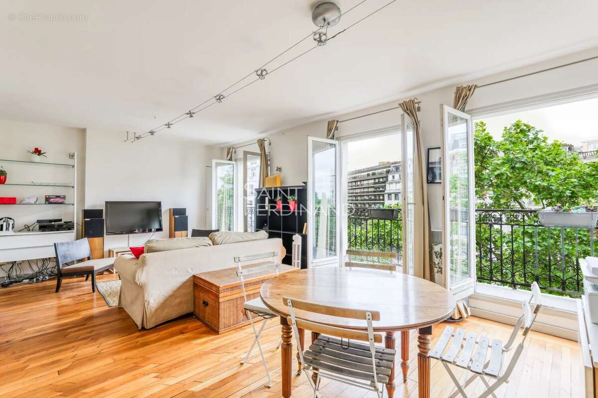 Appartement à PARIS-17E