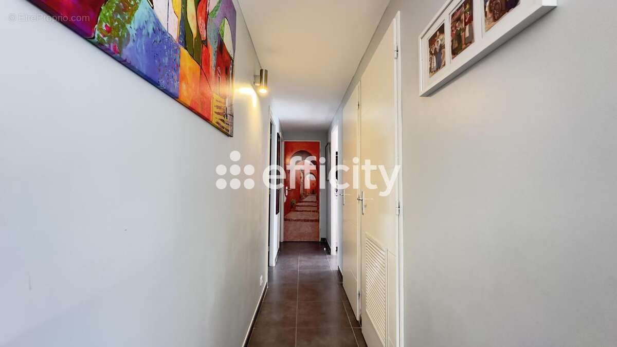 Maison à JONQUIERES-SAINT-VINCENT