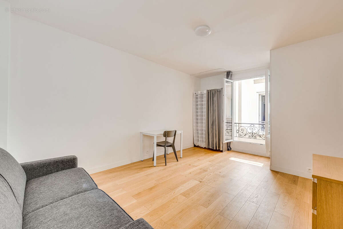 Appartement Paris 1 pièce(s) 24 m2 - photo 2