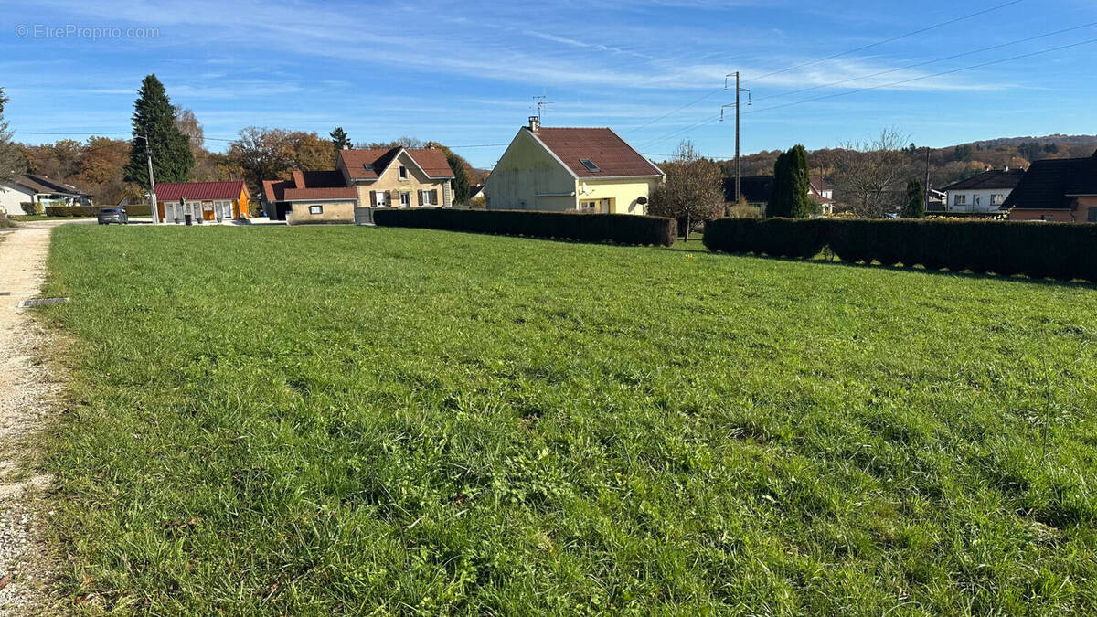 Terrain à LOUGRES