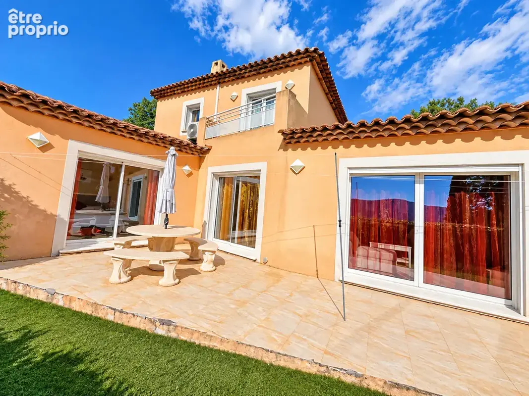 EXCLUSIVITE Bagnols en Foret à pied au village Villa individuelle 4 pièce(s) 140m2 env Piscine Belle vue - photo 4