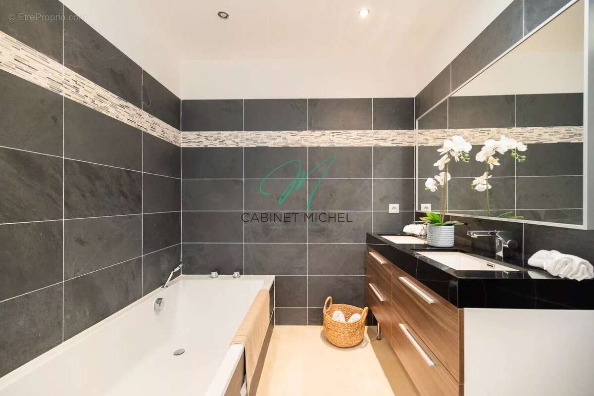 Maison à ROQUEFORT-LES-PINS