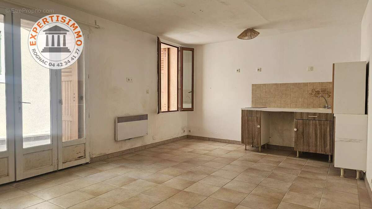 Maison à VELAUX