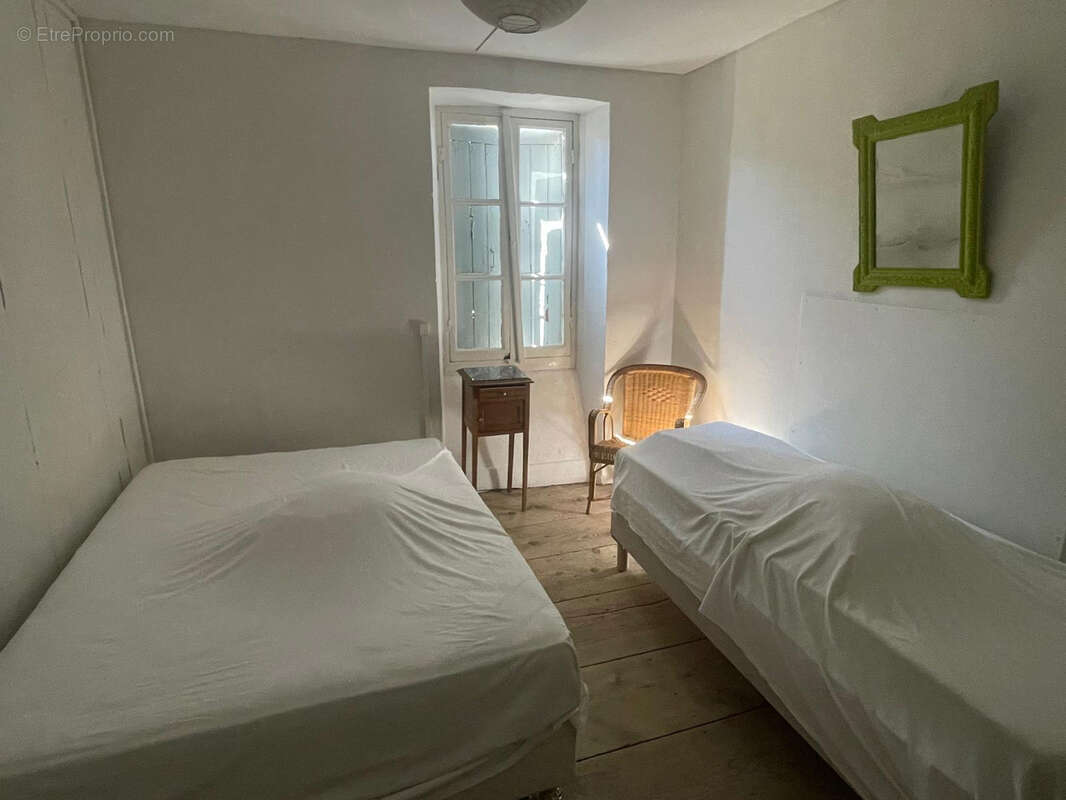 Jolie maison avec terrain attenant. - photo 5