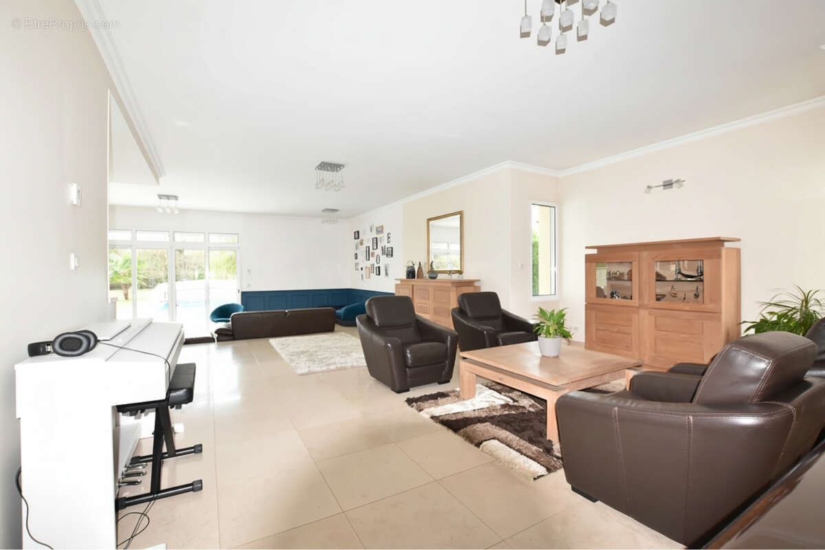 Maison à LES ESSARTS-LE-ROI