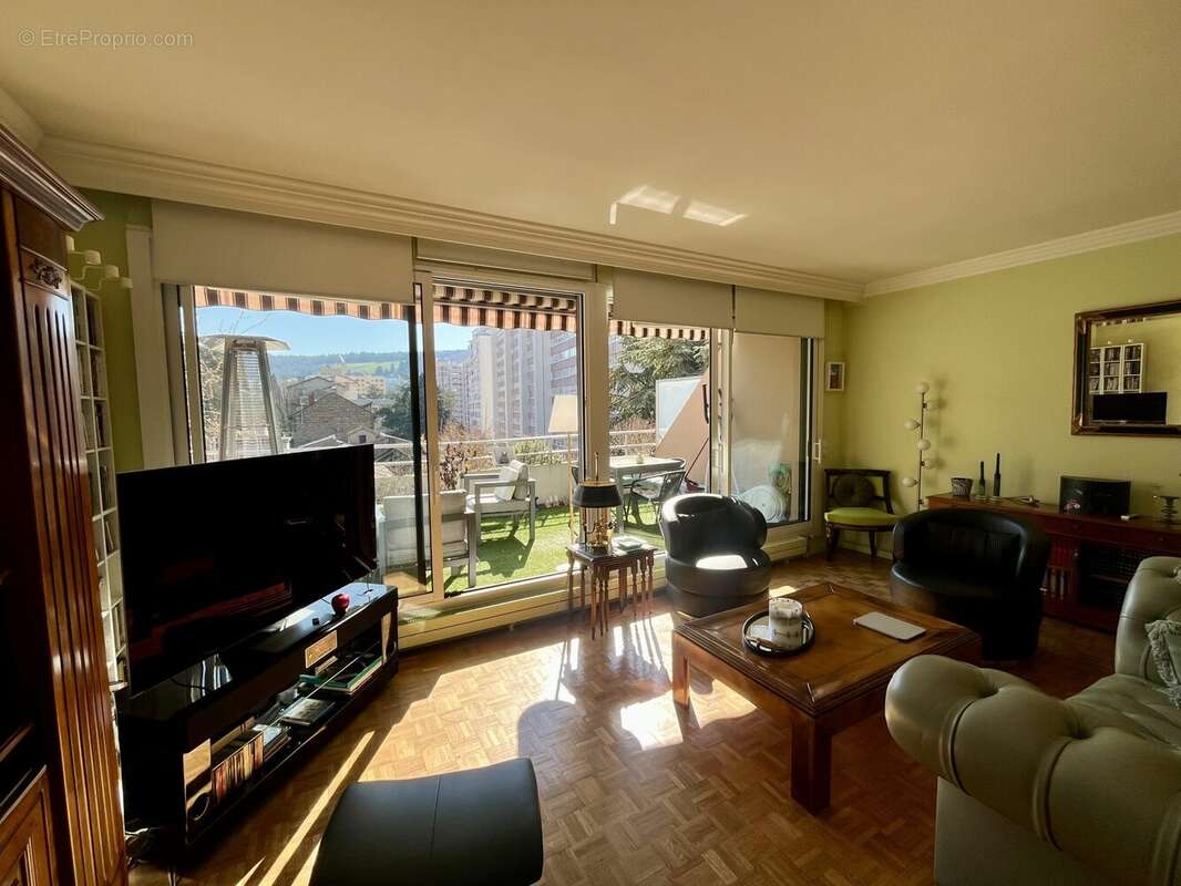 SALON 31m² - Appartement à SAINT-ETIENNE