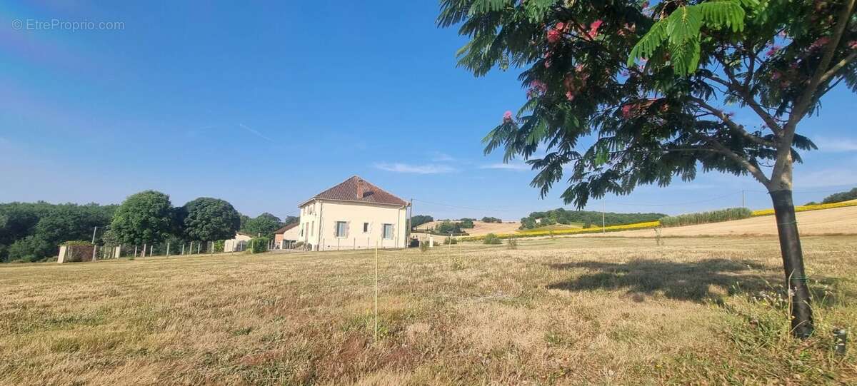 Maison à CASTELNAU-MONTRATIER