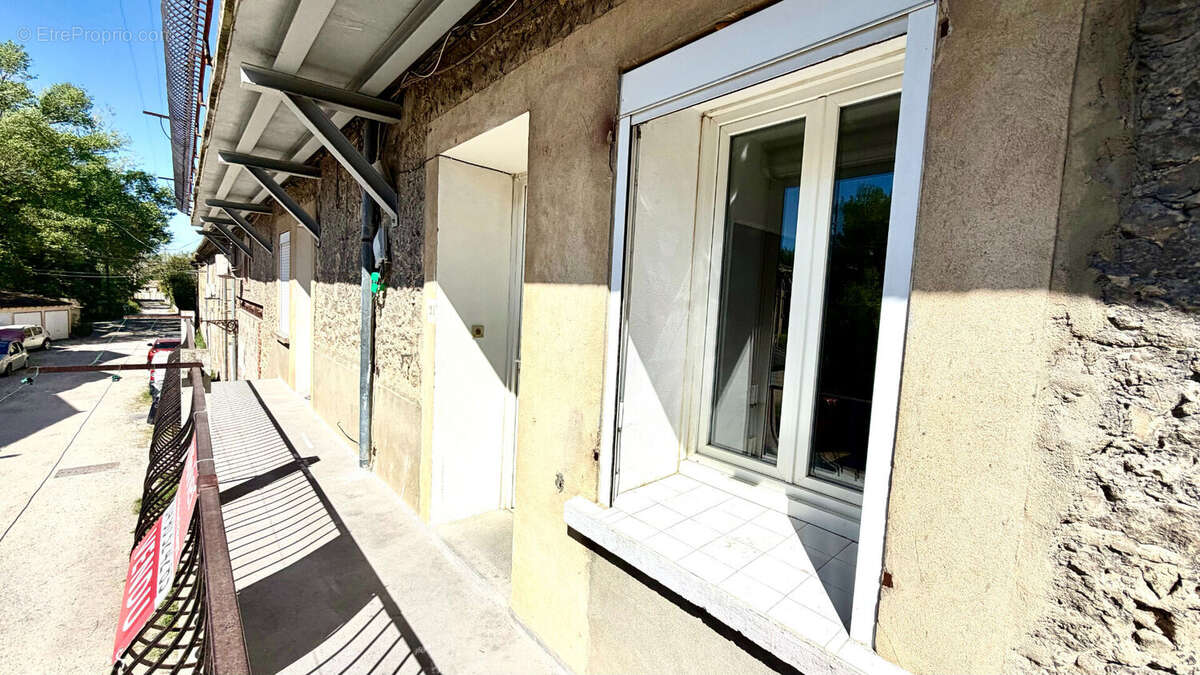 Appartement à ENTRAIGUES-SUR-LA-SORGUE