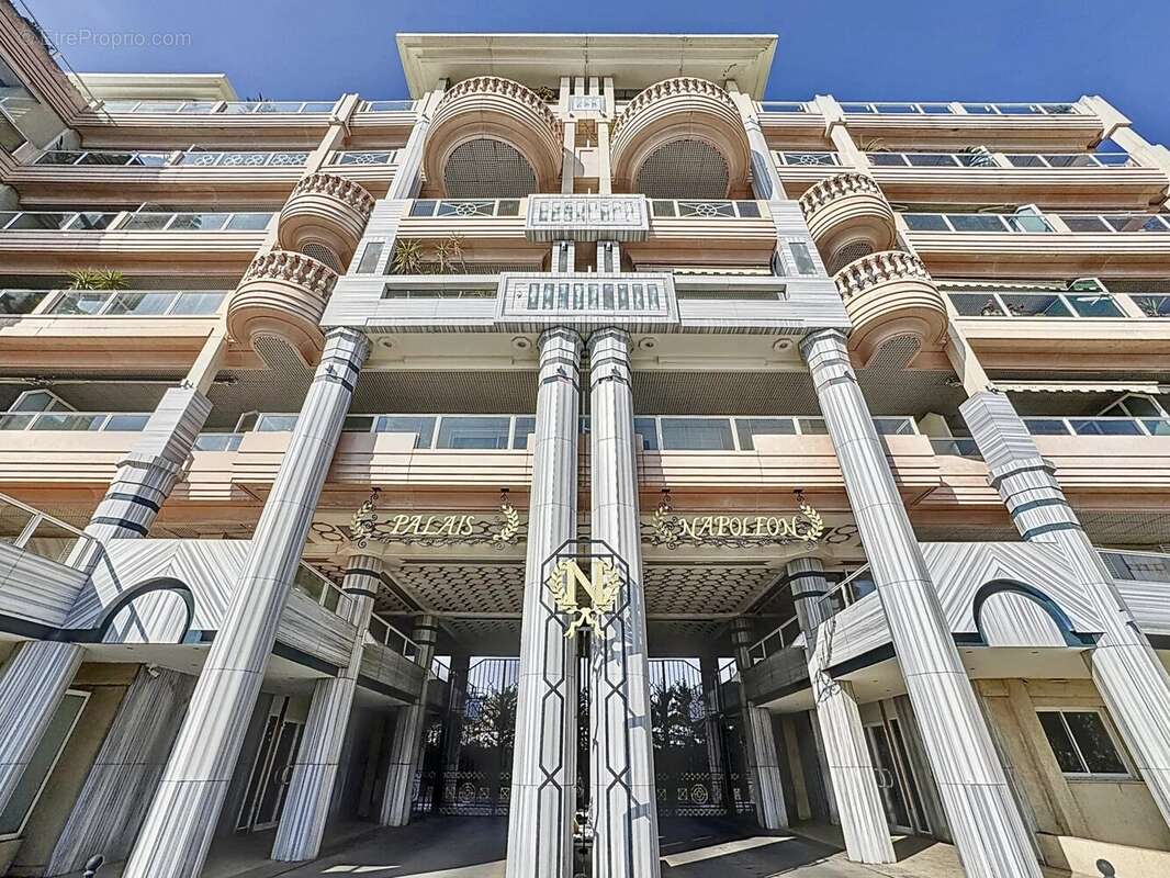 Appartement à VALLAURIS