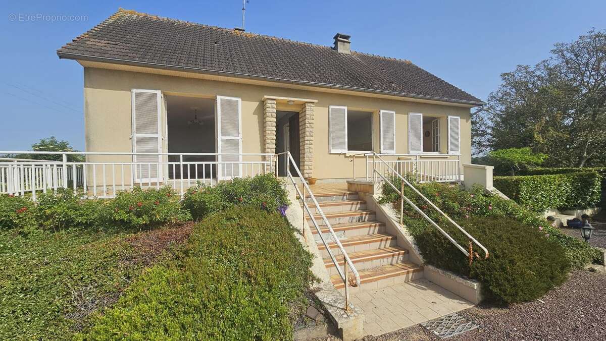Maison à CAVIGNY
