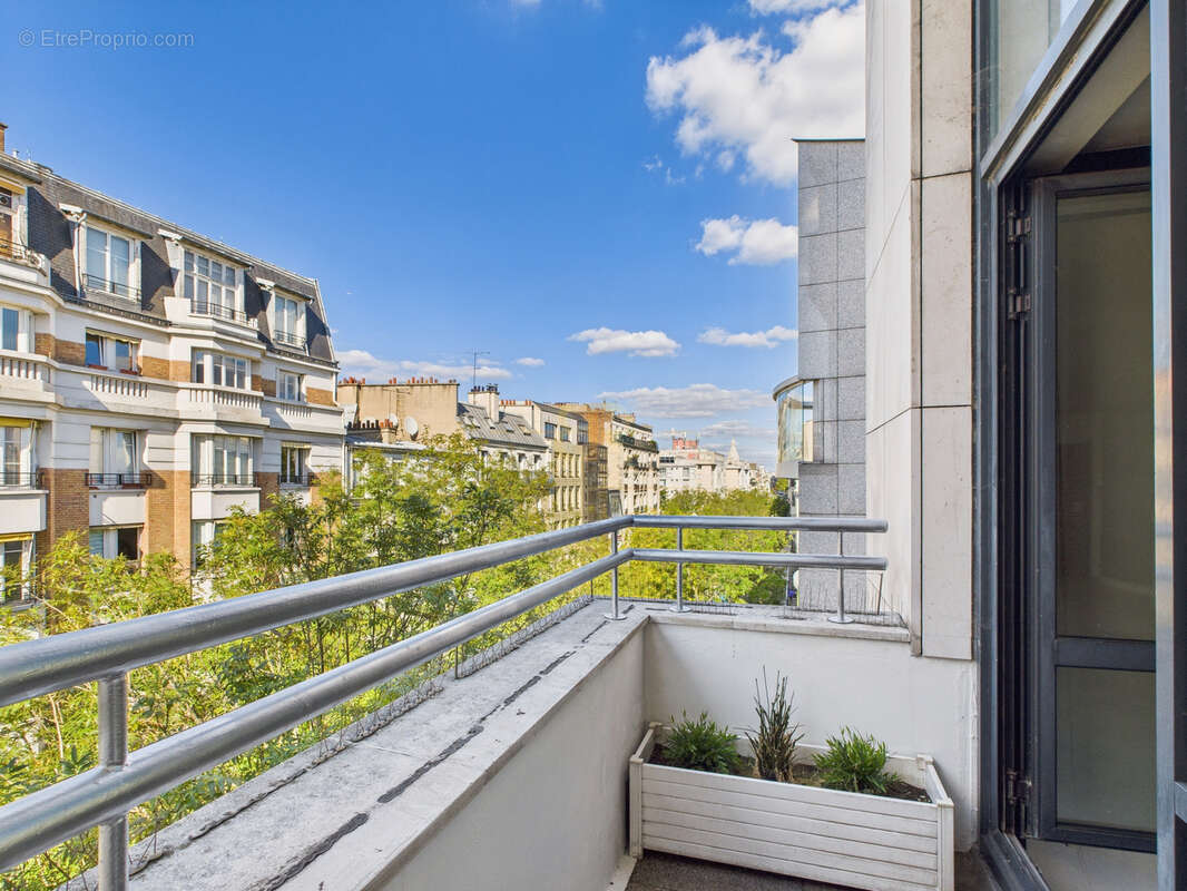 Appartement à PARIS-14E