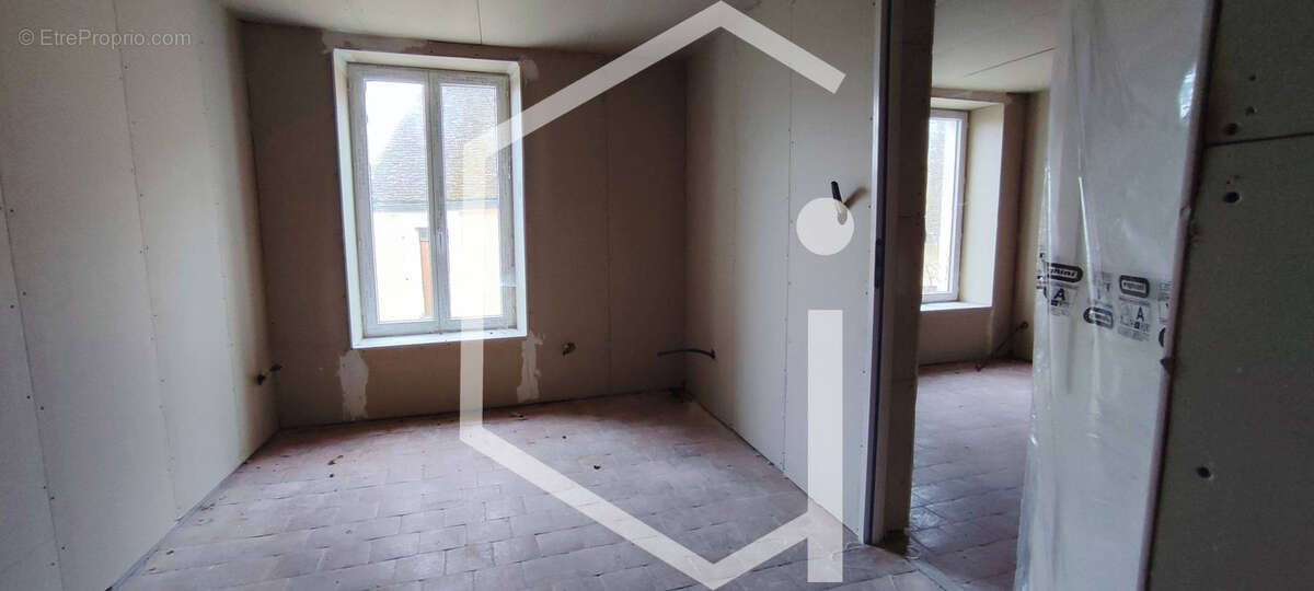 Maison à SURY-EN-VAUX