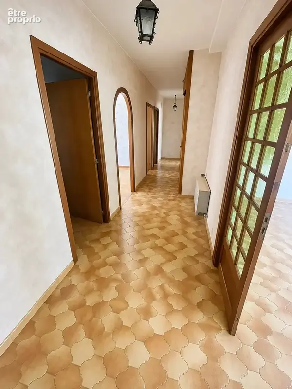 Appartement 5 pièces, loggia, balcon, grenier, cave , 1 place de parking, 1 grand garage - photo 14