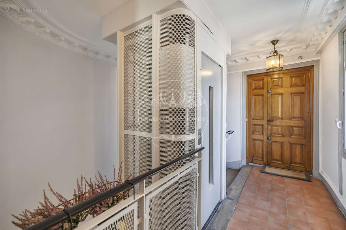 Appartement à PARIS-2E