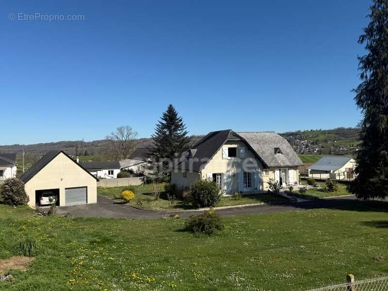 Maison à POUEYFERRE