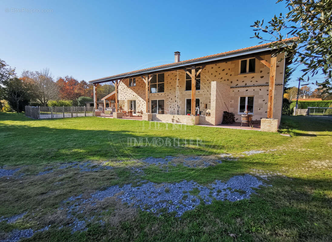 Maison à MIOS
