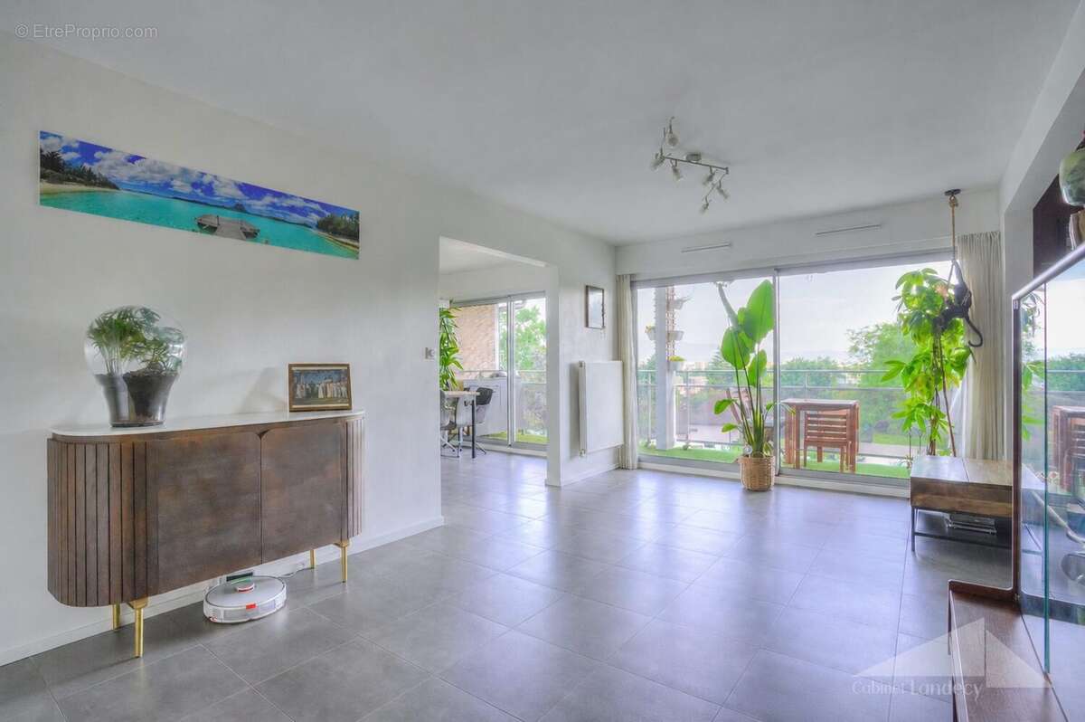 Appartement à PREVESSIN-MOENS