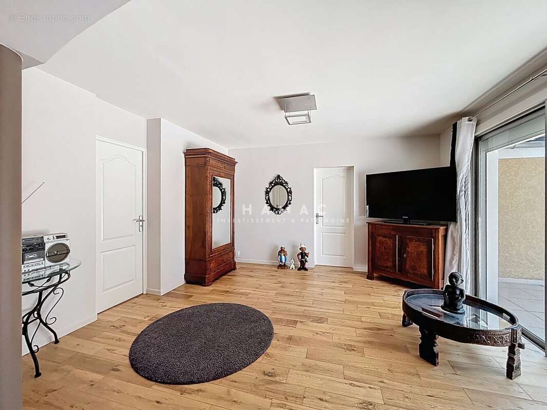 Maison à LA TOUR-DE-SALVAGNY