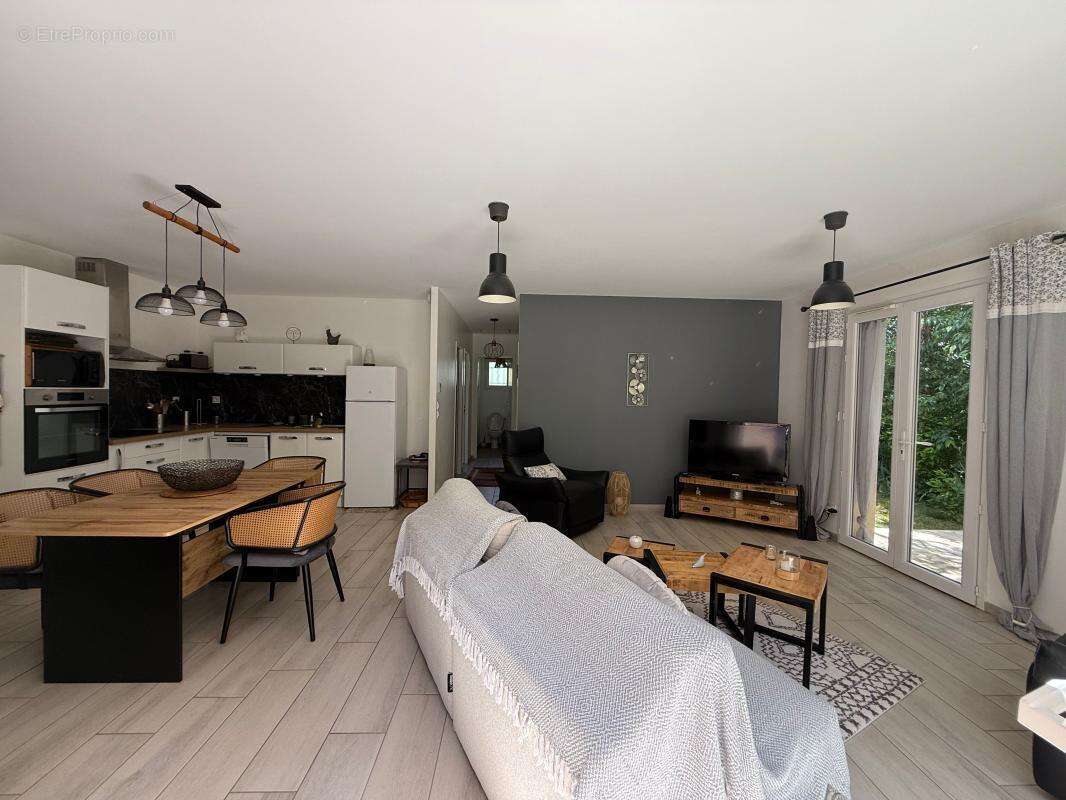 Maison à LABLACHERE