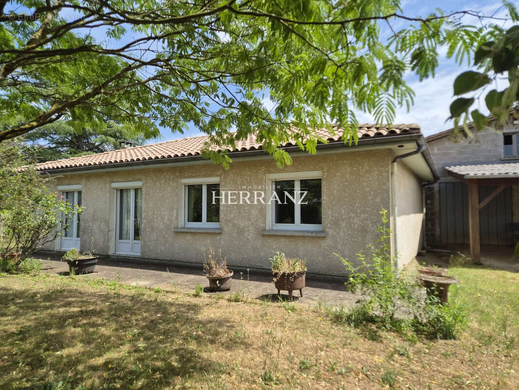 Maison à SABLONS