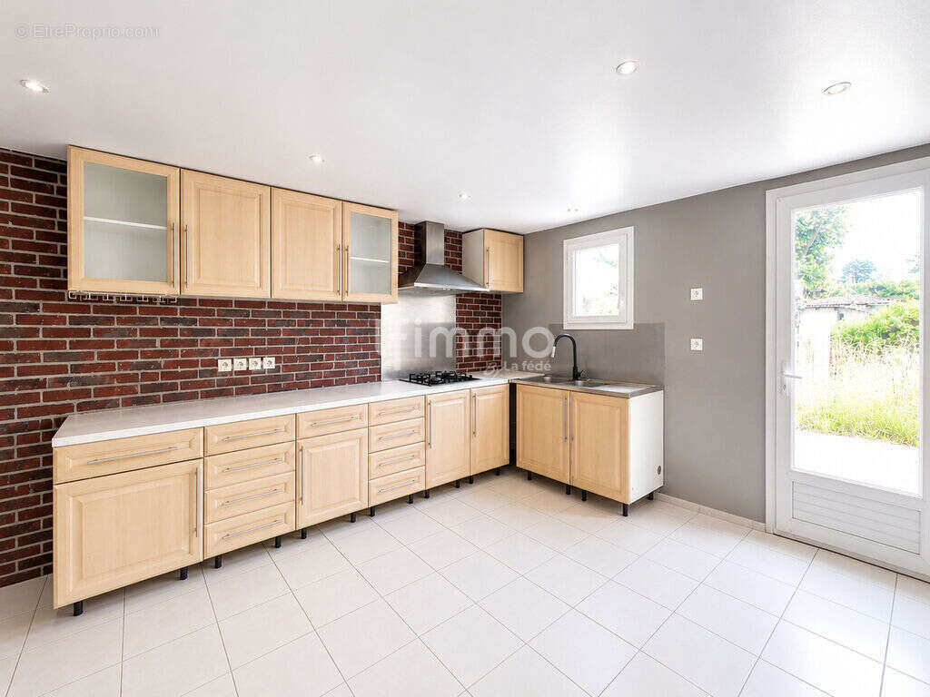Maison 168m² 4 chs Terrain 621m² préau garage - photo 10