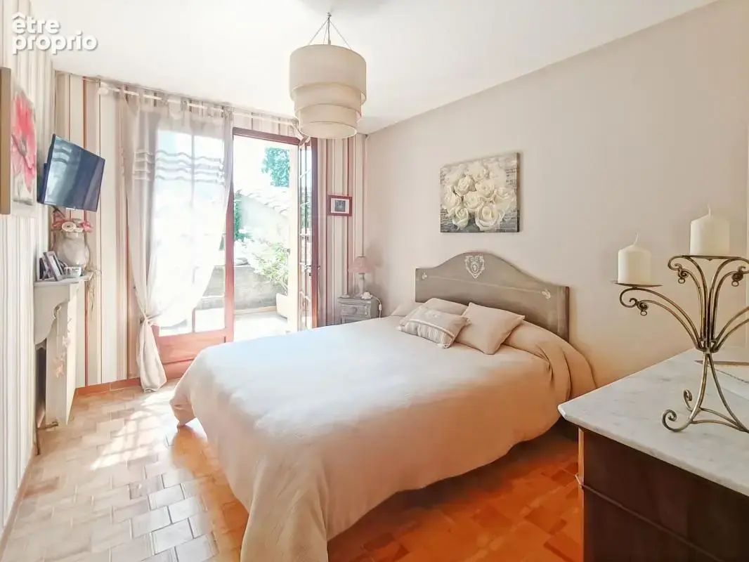 Maison familiale de 210 m² avec piscine, dans un secteur calme ! - photo 10