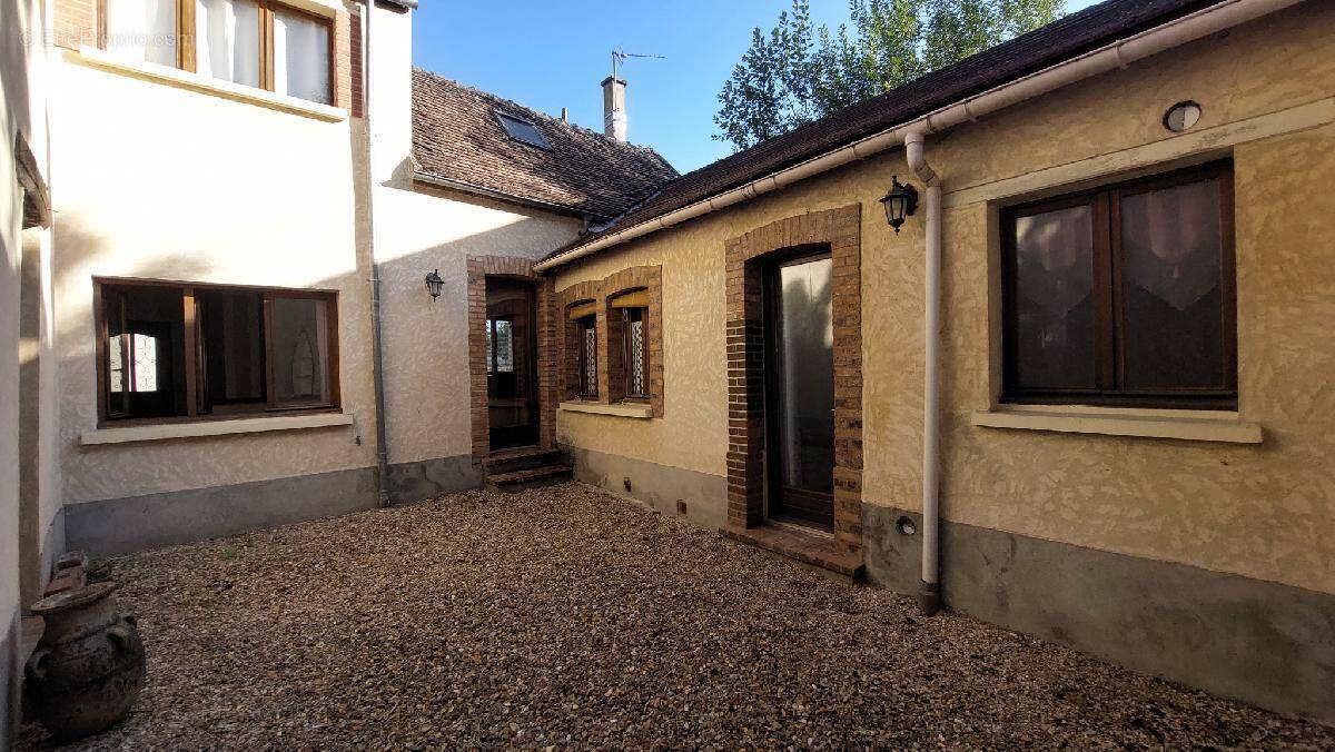 Maison à PONT-SUR-YONNE
