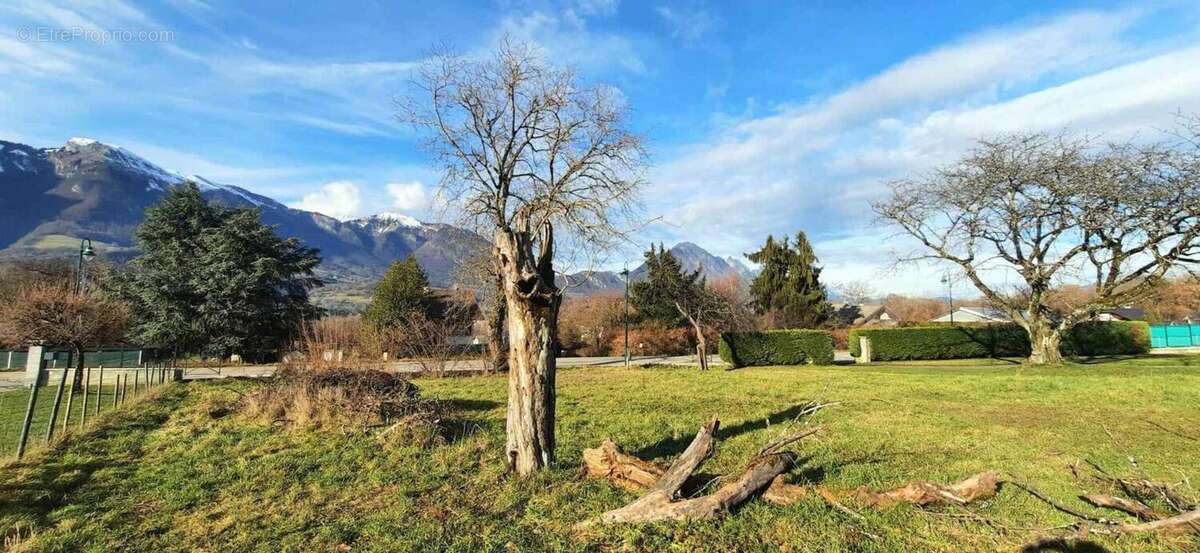 Terrain à SAINTE-HELENE-SUR-ISERE