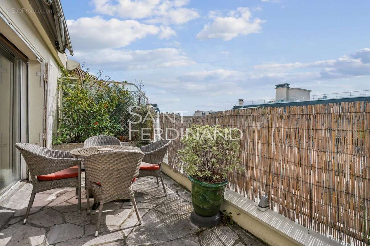 Appartement à NEUILLY-SUR-SEINE