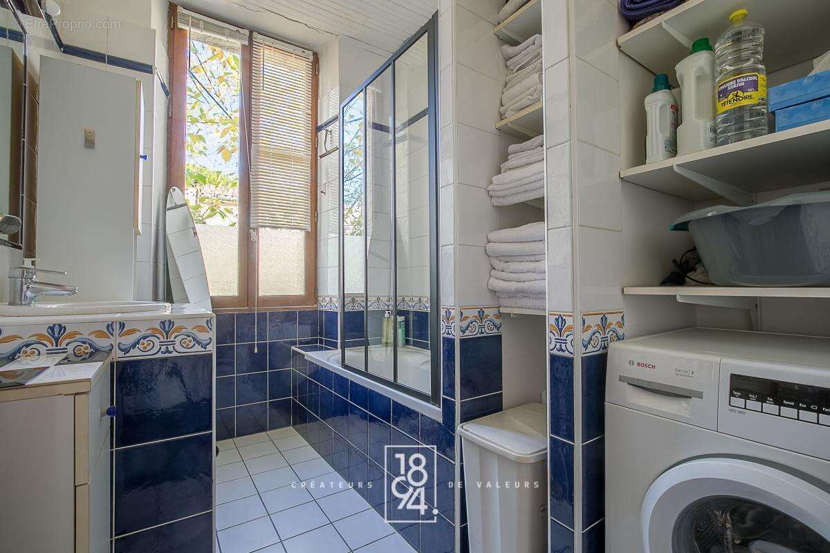 Appartement à MARSEILLE-4E