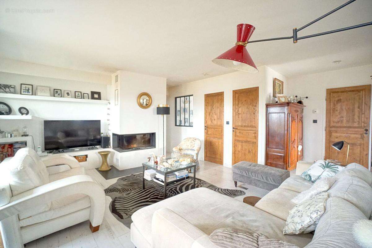 Maison à LA TOUR-DE-SALVAGNY