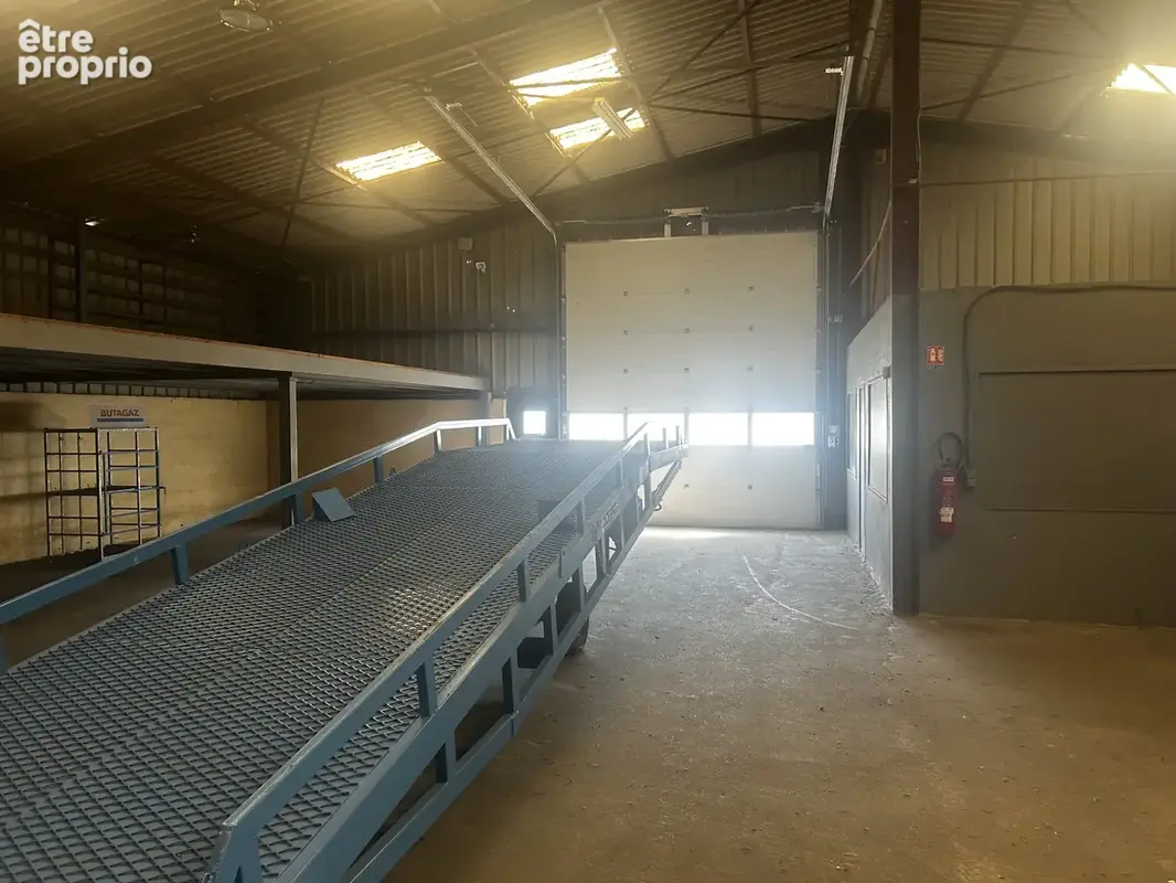 Entrepot Dépôt/Local d'activités 2 200 m2   Divisible   Proche aéroport - photo 11