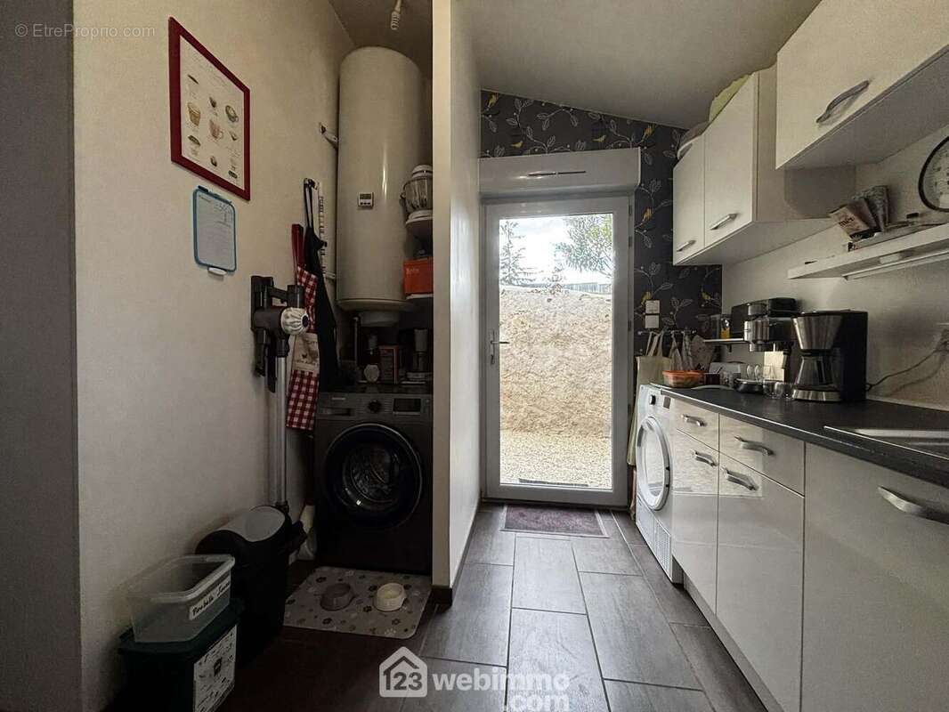 Avec accès au patio de 20,7 m2, - Maison à CHATELLERAULT