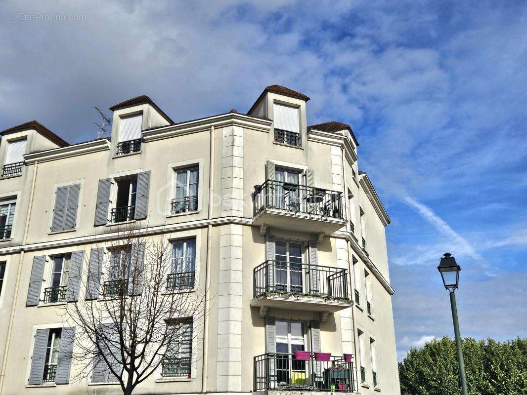 Appartement à VAUJOURS
