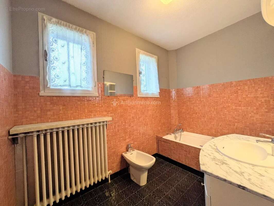 Maison à NEUFCHATEAU