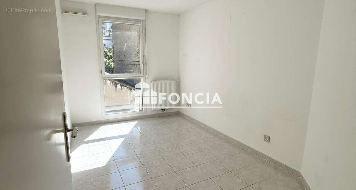 Appartement à MARSEILLE-4E