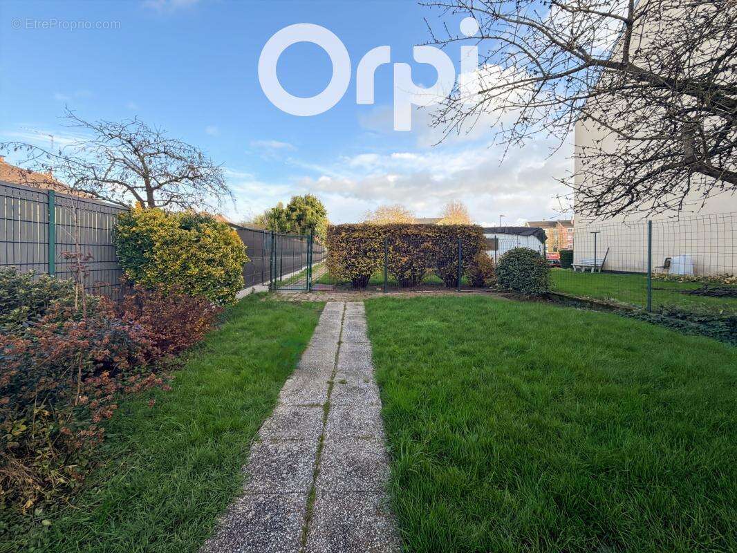 Maison à ESTREES-SAINT-DENIS