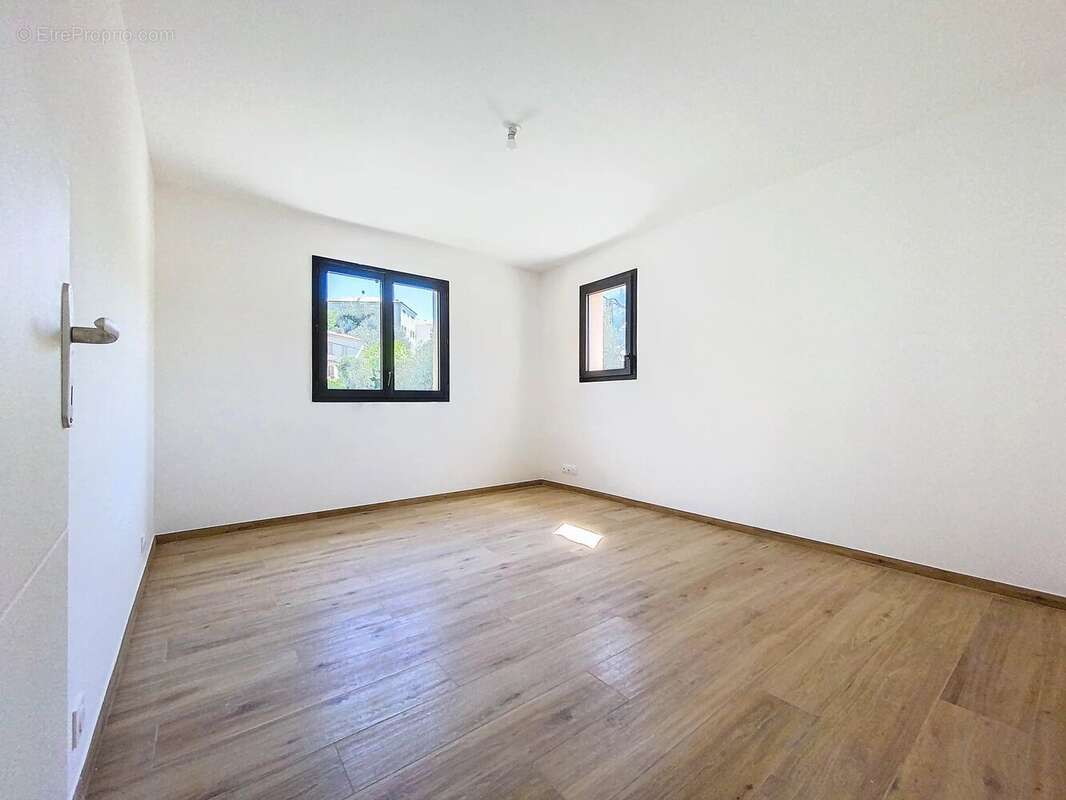 Maison 137 m² à Tourrette-Levens  - photo 13