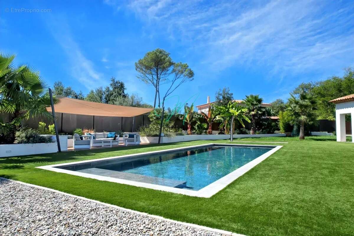 Maison à ROQUEFORT-LES-PINS