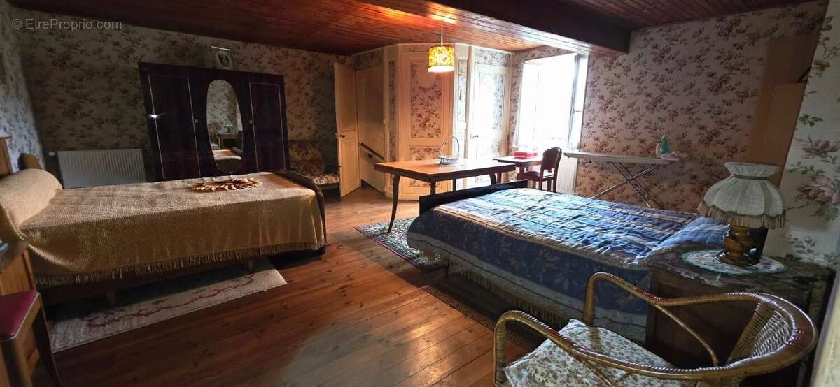 Maison à CHAMPNIERS