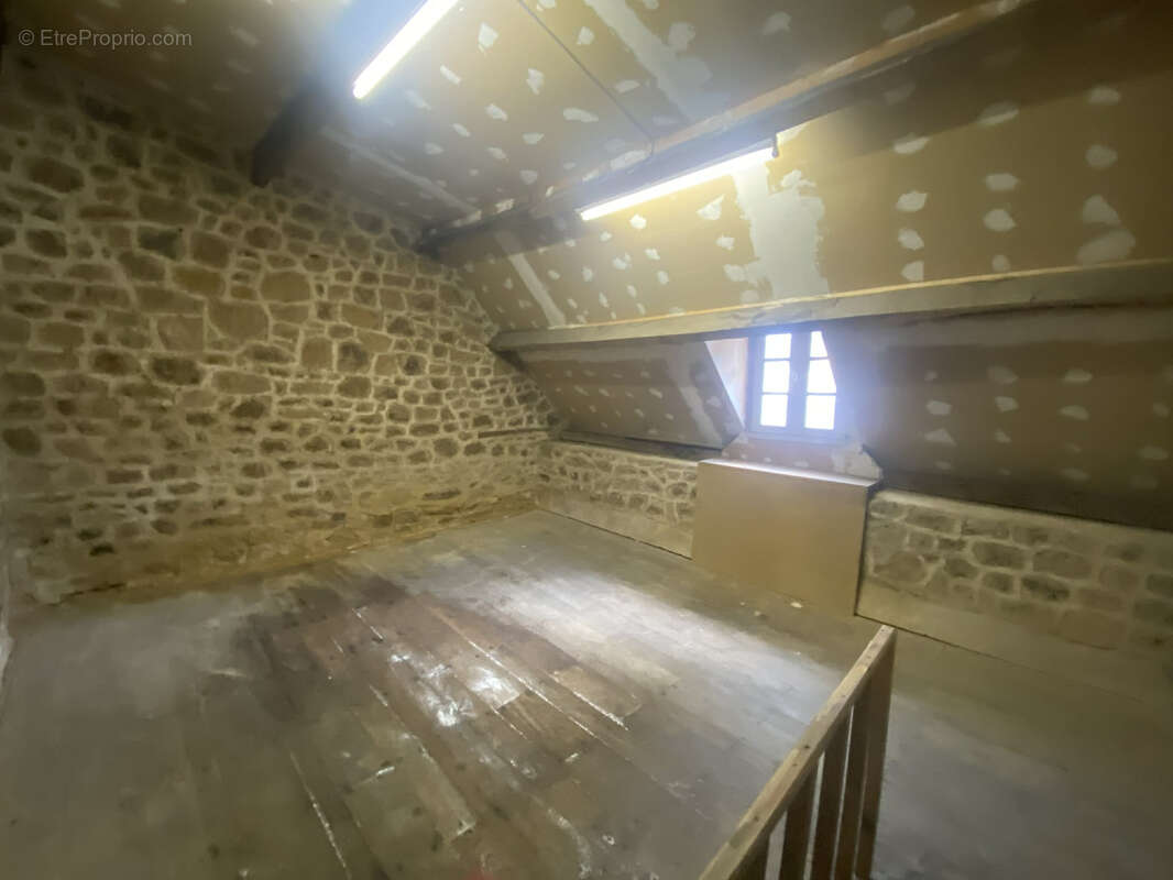 Maison à LOUVIGNE-DU-DESERT