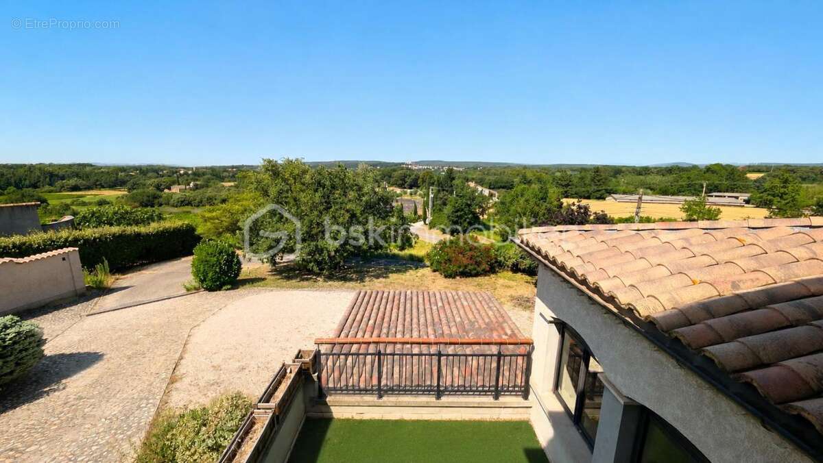 Maison traditionnelle avec très belle vue, grands volumes et terrain de plus de 2 000 m² - photo 4