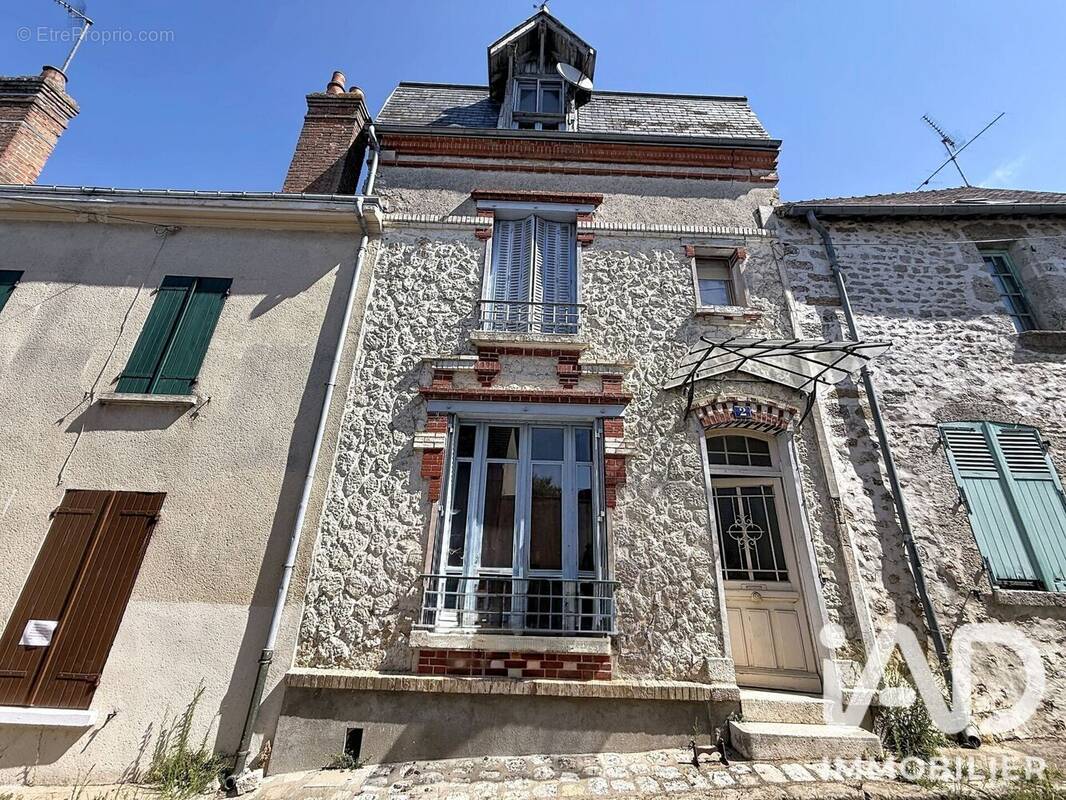Maison 104 m² à Beaune-La-Rolande  - photo 1